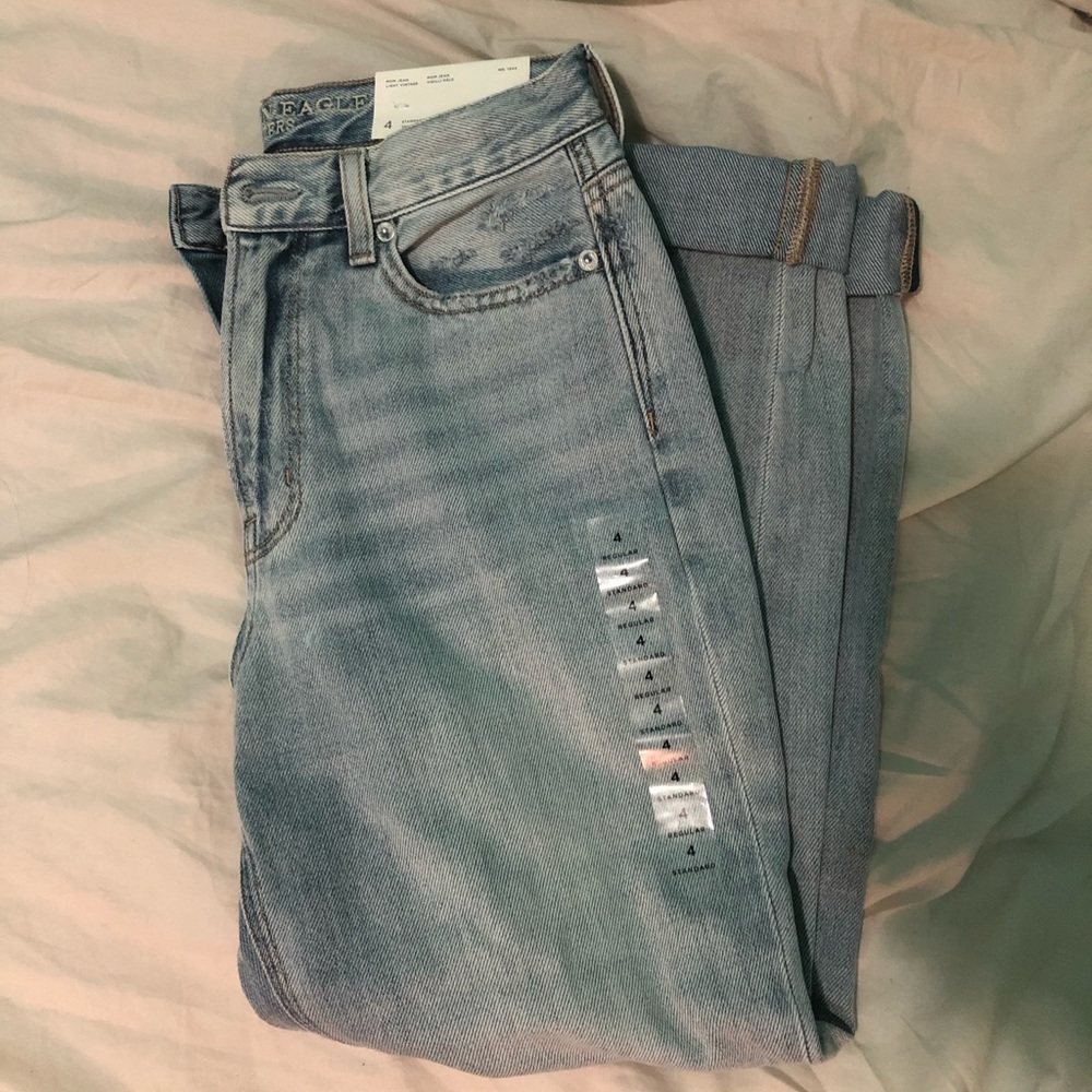 NWT American Eagle Mom Jeans